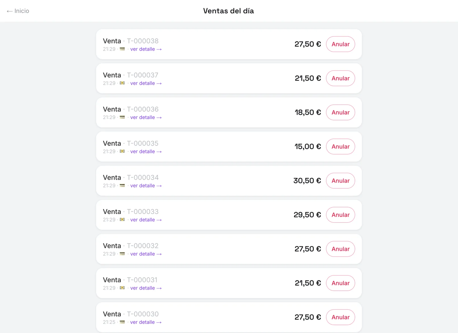 La venta rápida del desayuno y la tarjeta de sellos de un cliente